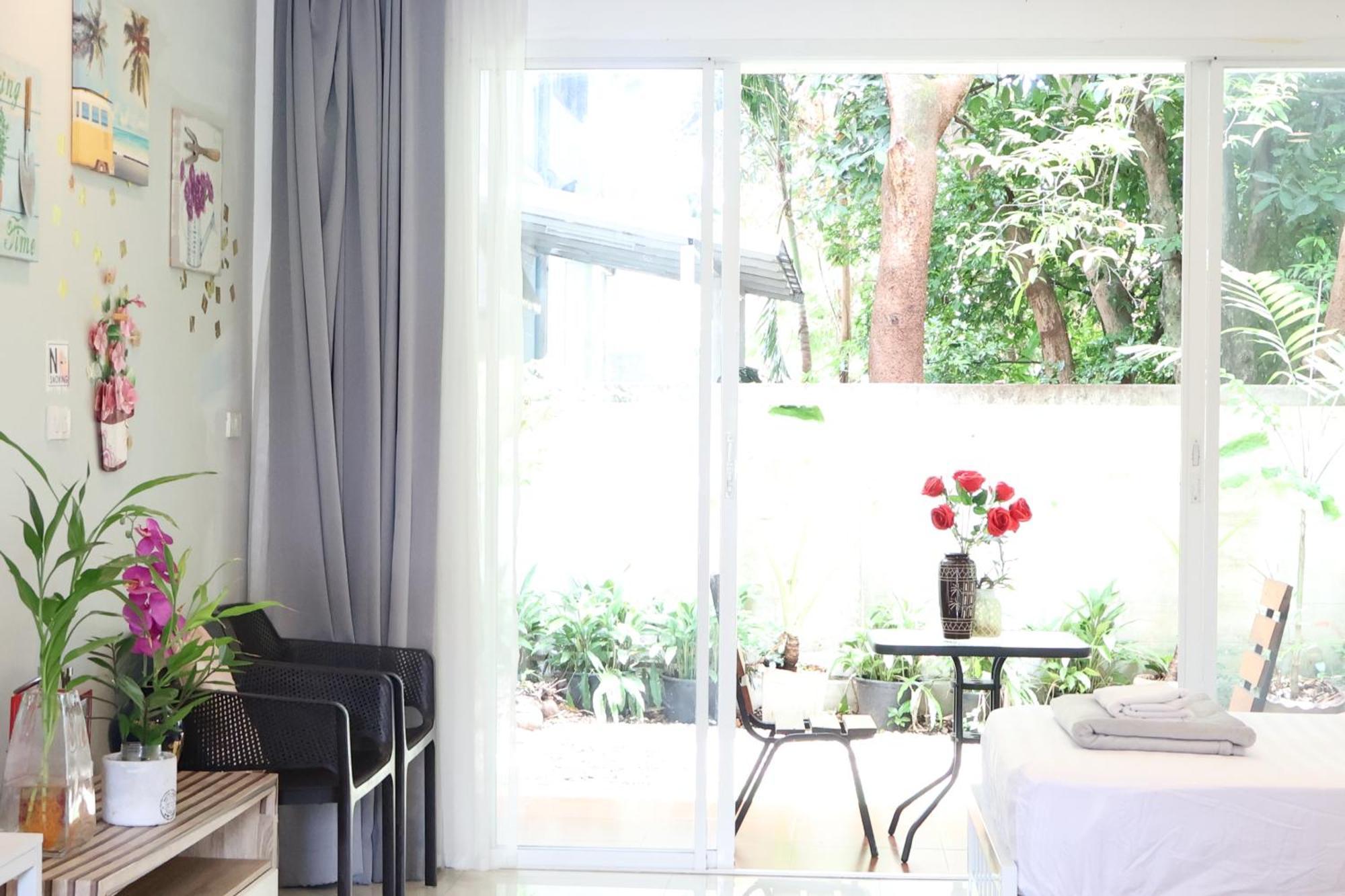 Eat N Sleep Hotell Phuket